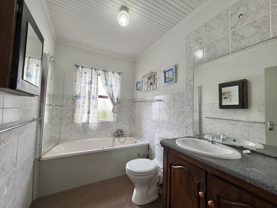 3 Bedroom Property for Sale in Wavecrest Eastern Cape